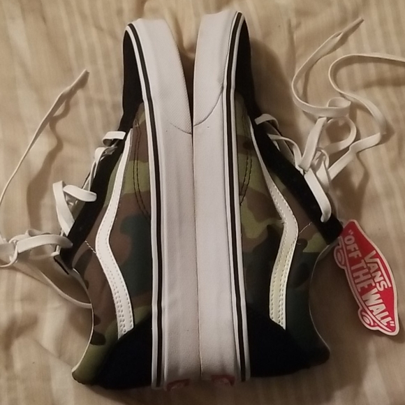 Van's - Picture 3 of 8